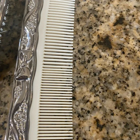 Vintage Victorian Silver Ornate Repousse’ Vanity Mirror, Brush, and Comb Set - Picture 10 of 16